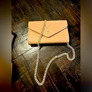 Brand New women’s crossbody bag.